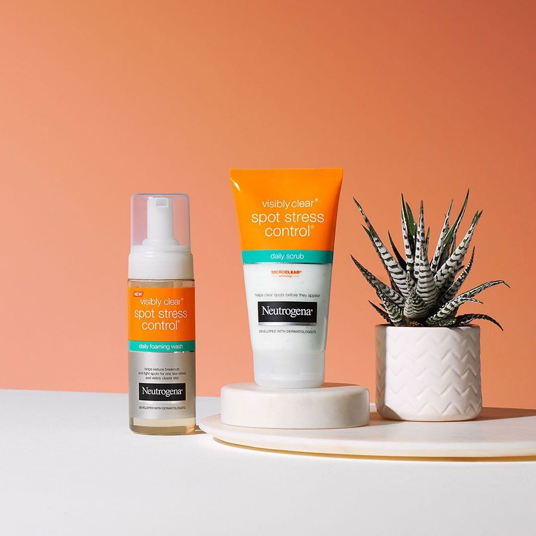 neutrogena spot stress control face wash