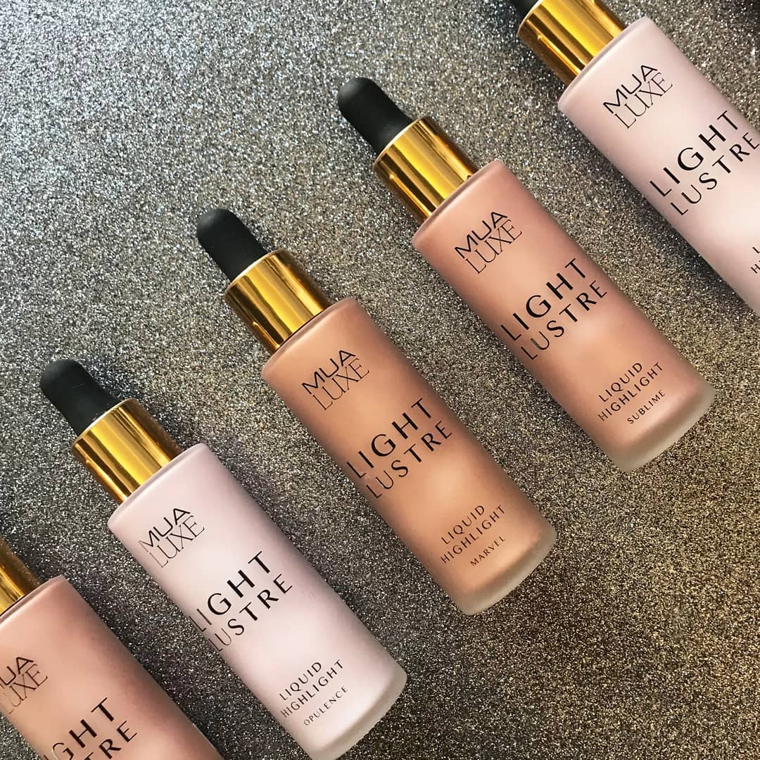 mua light lustre liquid highlighter
