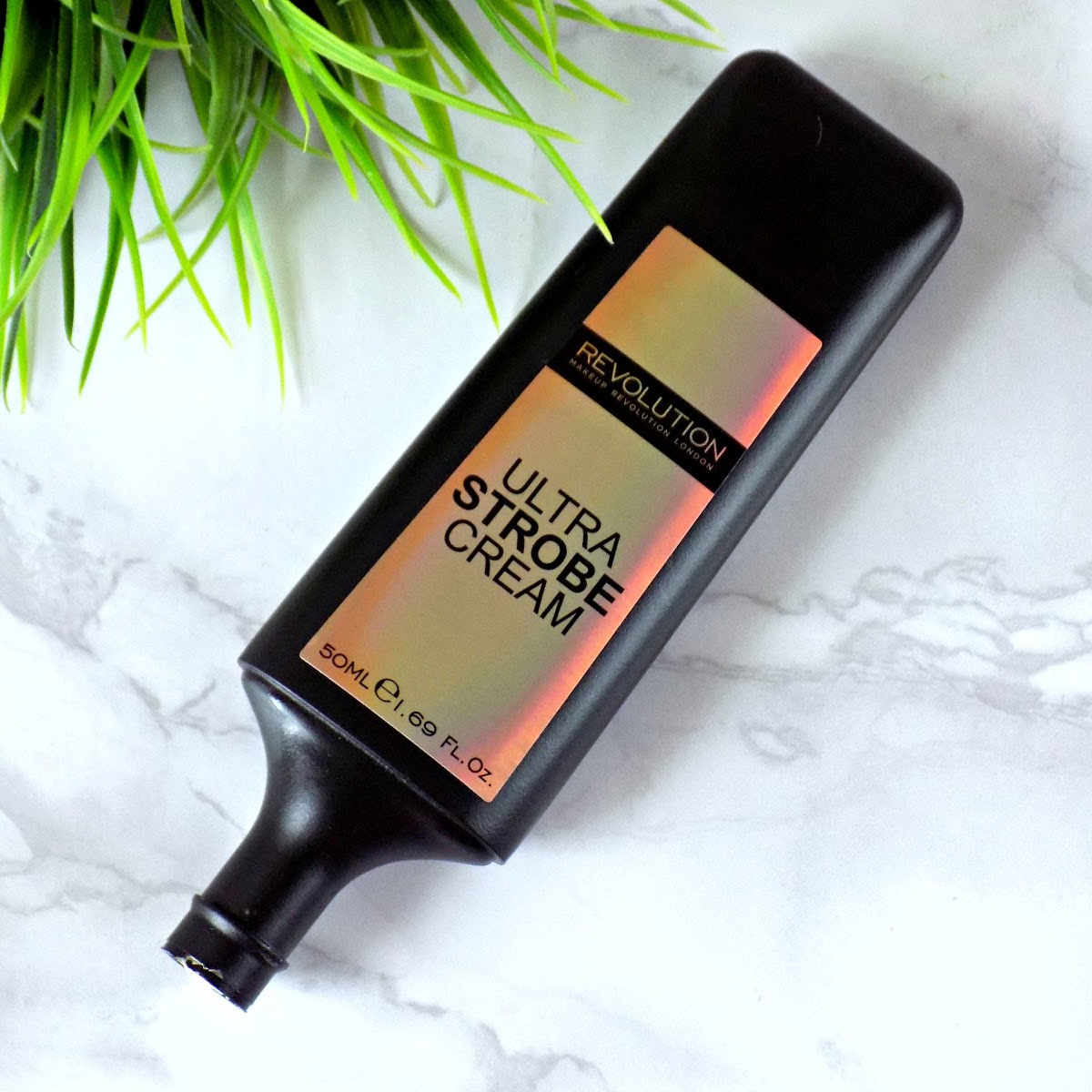 Makeup Revolution Ultra Strobe Cream Golden Scent